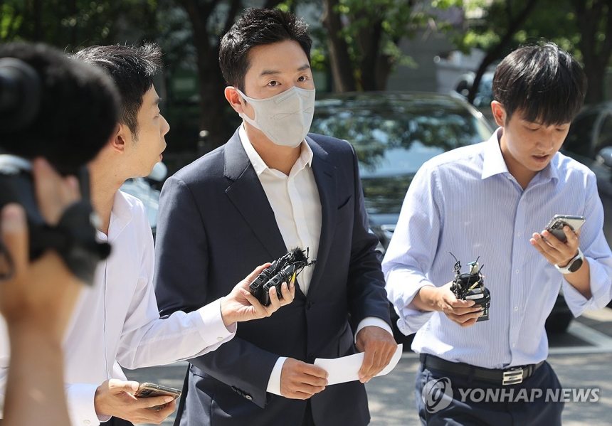  암호화폐 상장 청탁에 '30억 뒷돈'…프로골퍼 안성현 보석 석방