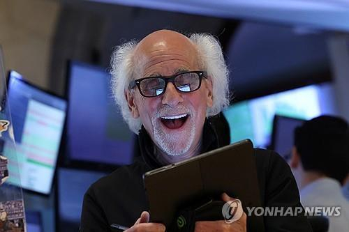  스테이블코인 기대에 코인베이스 급등…하루 만에 5% 상승