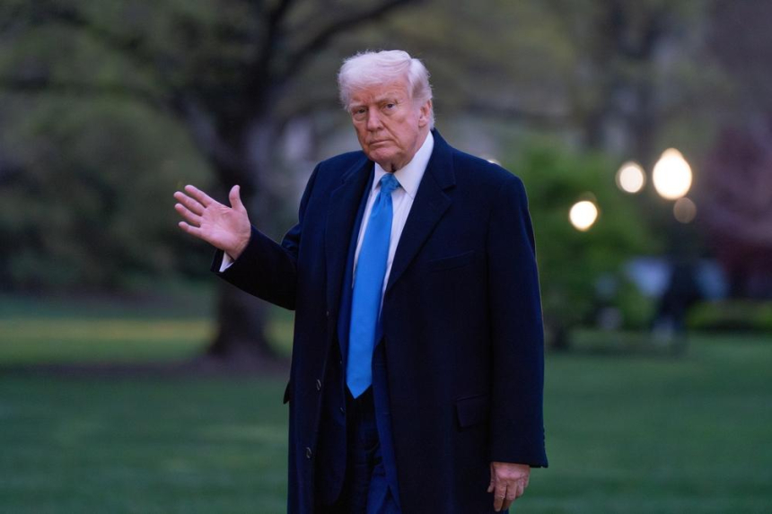  트럼프 대통령, 401k 은퇴 자금에 암호화폐·금 등 대체 투자 허용하는 행정명령 계획