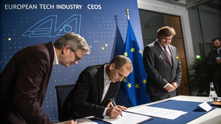  유럽 44개 기업, AI법 2년 유예 요구…“中·美에 뒤처질 우려”