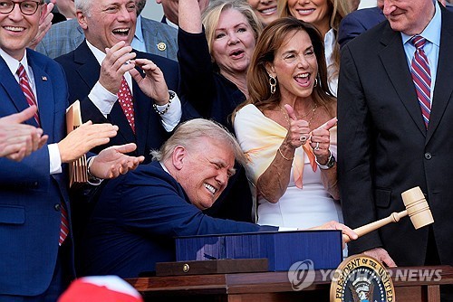 트럼프 '역대급 감세' 선언... 미 경제 로켓급 성장 가능성