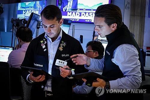  뉴욕증시 사상 최고치 경신 속 트럼프발 비트코인 투자 '주목'