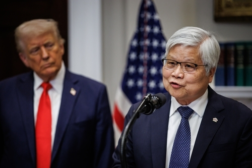  트럼프 '반도체 100% 관세' 발언에도… 삼성·TSMC 주가 급등, 왜?