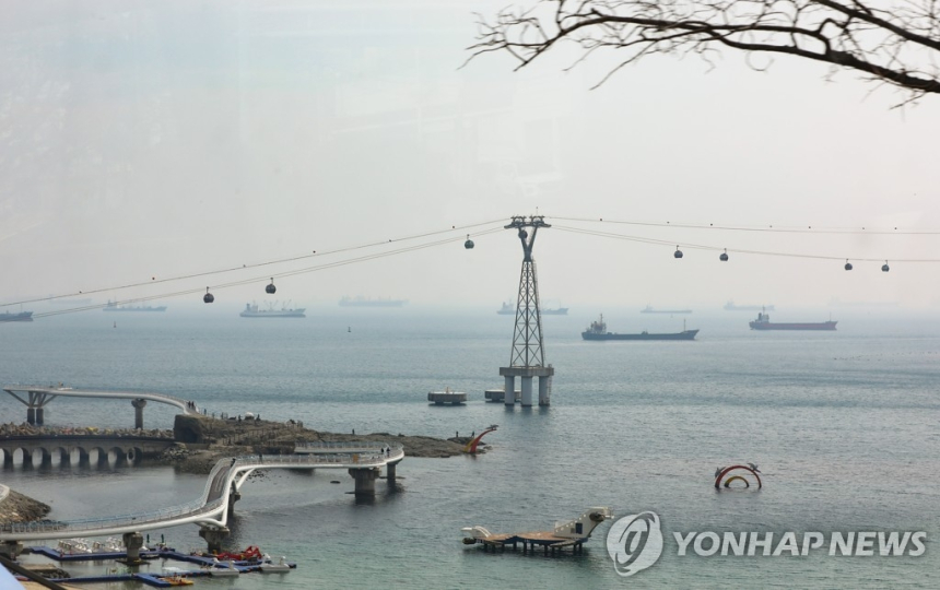  부산 송도해수욕장서 카약 전복…60대 남성 구조 후 사망