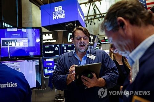  트럼프 관세 폭탄에 뉴욕증시 혼조세…기술주는 반등
