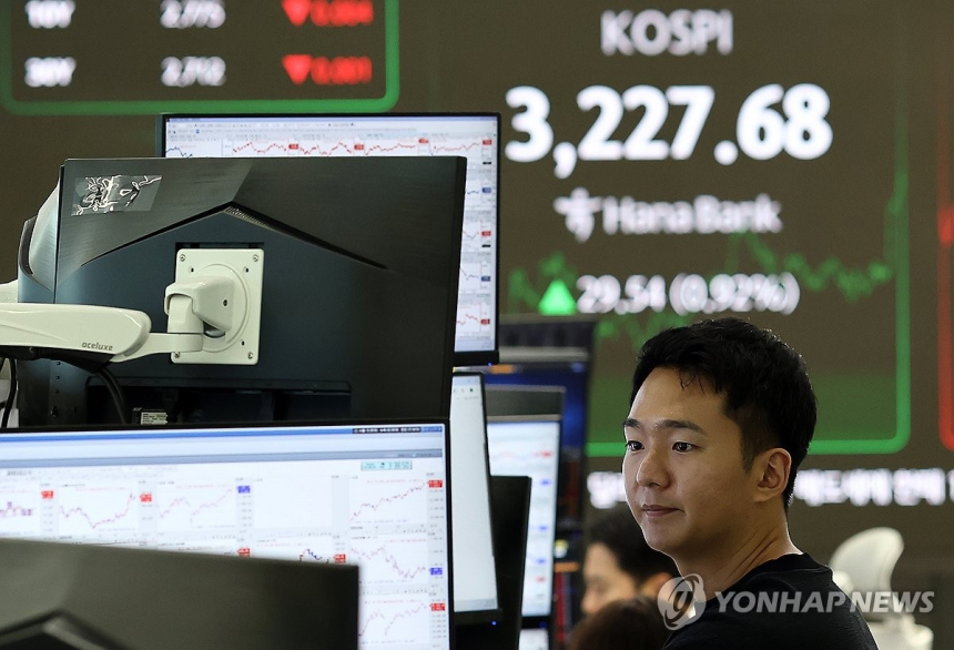  코스피, 美 관세폭탄에도 3,200선 돌파…반도체株 기대감 상승