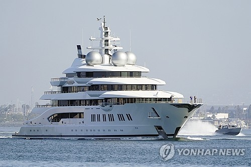  미국, 러시아 재벌 요트 '아마데아' 경매로 매각… 4천500억 원 자산 압박
