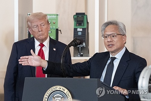 엔비디아·AMD, 미 정부에 중국 매출 15% 내고 수출 허가 받았다