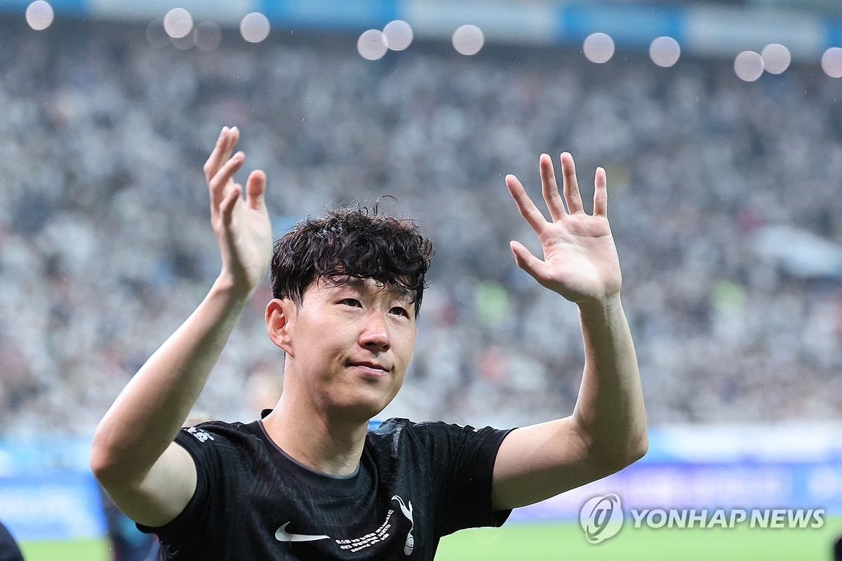 손흥민, 토트넘과 눈물의 작별… 서울서 마지막 인사