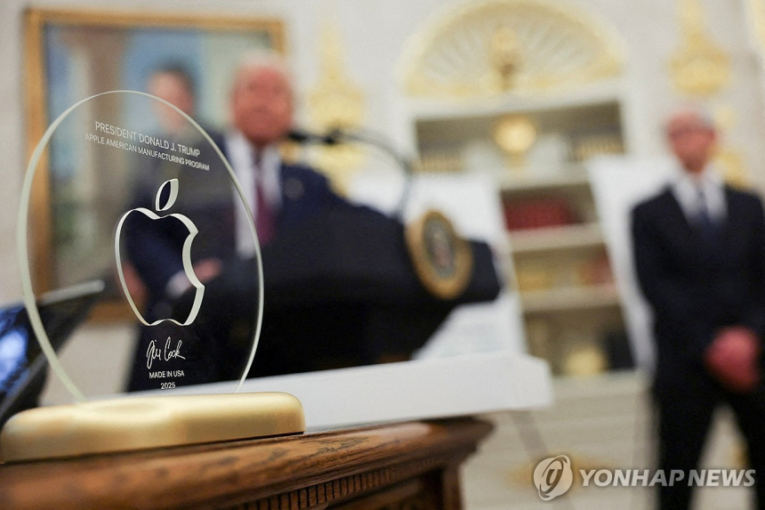  트럼프, 5,500억 원짜리 황금 항공기까지... 백악관은 '개인 선물 창고'?