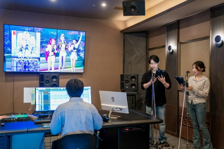  넷플릭스, 한국어 더빙에 올인…자막 넘어선 '몰입형 콘텐츠' 전략