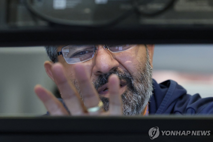  AI 수익성에 회의감… 나스닥, 기술주 매도에 0.67% 하락