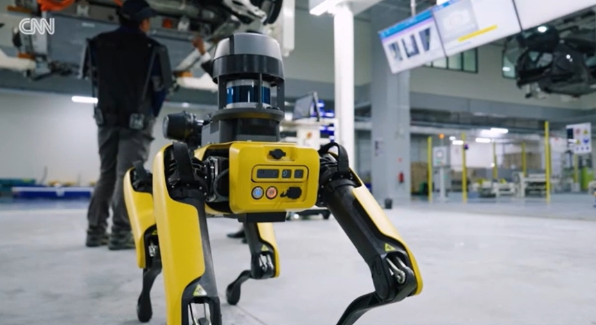 로봇이 품질 검사까지…현대차, 싱가포르 스마트공장 글로벌 주목