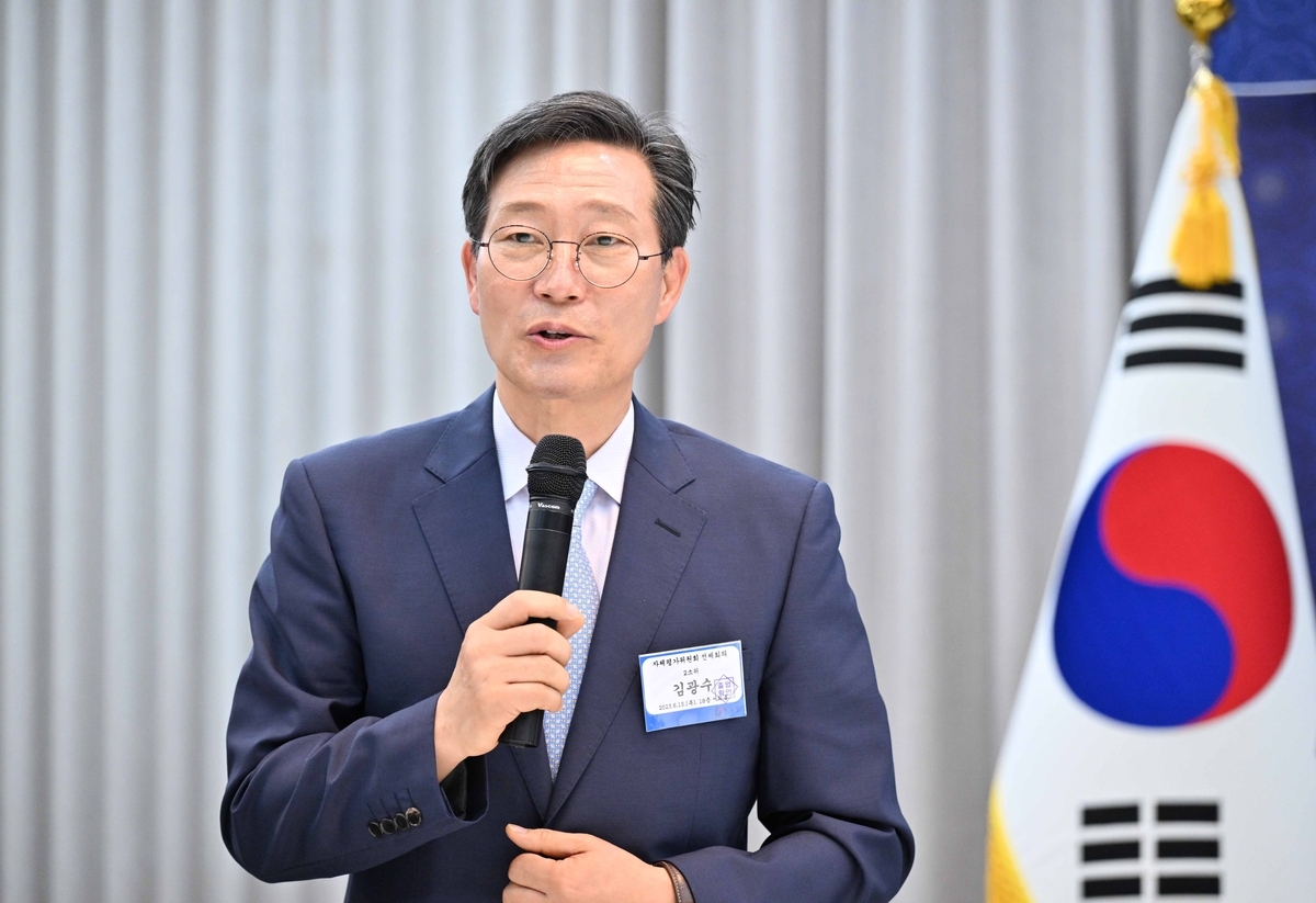 아프리카, 은행 없이 돈 버는 법…모바일 머니가 바꾼 경제 생태계