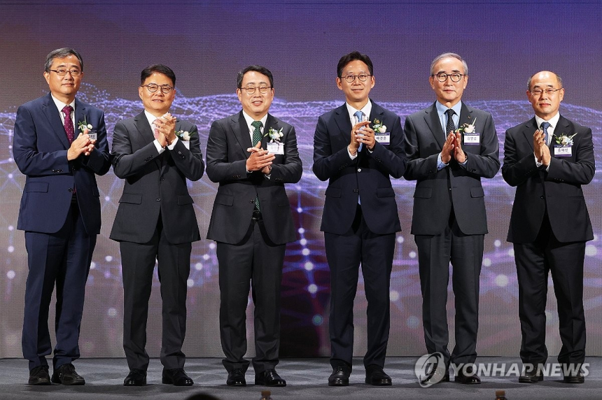 AI대전 본격화…정부·이통3사, 6천억 펀드로 스타트업 키운다