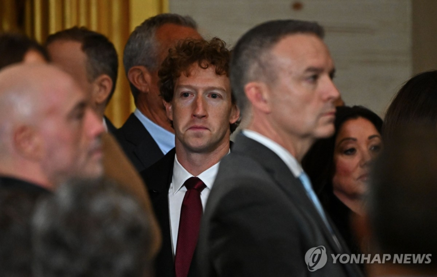  트럼프, 디지털세 부과국에 보복 경고…배후엔 저커버그 있었다