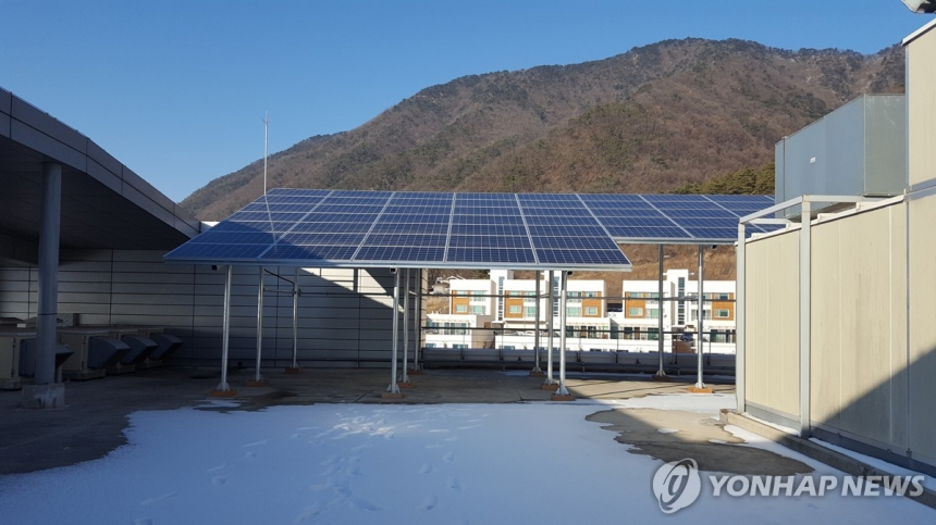  트럼프 '세기의 사기극' 발언에 신재생에너지株 급락…국내 시장도 흔들