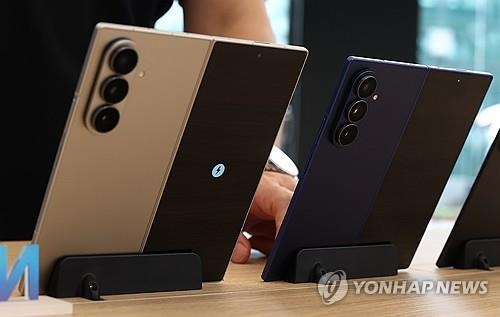 삼성 폴더블폰 약진에 애플 '반격 예고'…美 스마트폰 왕좌 흔들