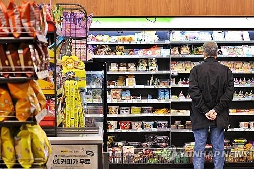  편의점도 흔들… 유통 전 채널 '성장 둔화' 직격탄