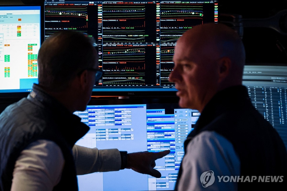 엔비디아 실적에 실망한 뉴욕증시…AI 주도주 '과열론' 현실화되나