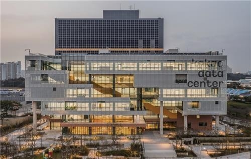  카카오, 2분기 깜짝 실적에 목표주가 상향…AI·톡비즈로 승부수