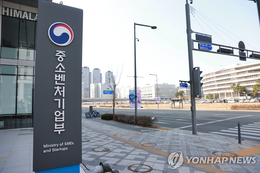 AI 입은 스마트공장…중기부, '디지털 전환 공급기업' 육성 나선다
