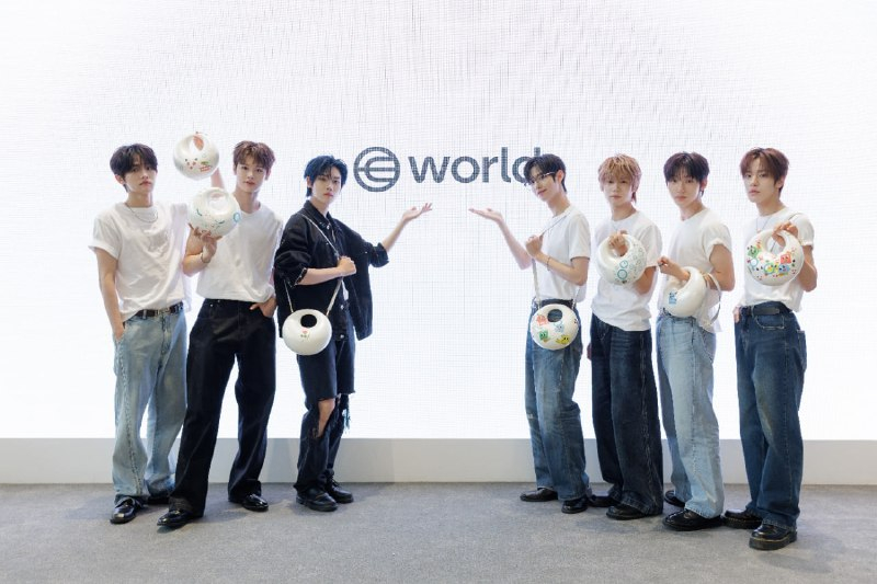 인간 중심 ID '월드', K-팝 팬 참여 미래 제시…클로즈 유어 아이즈와 협업