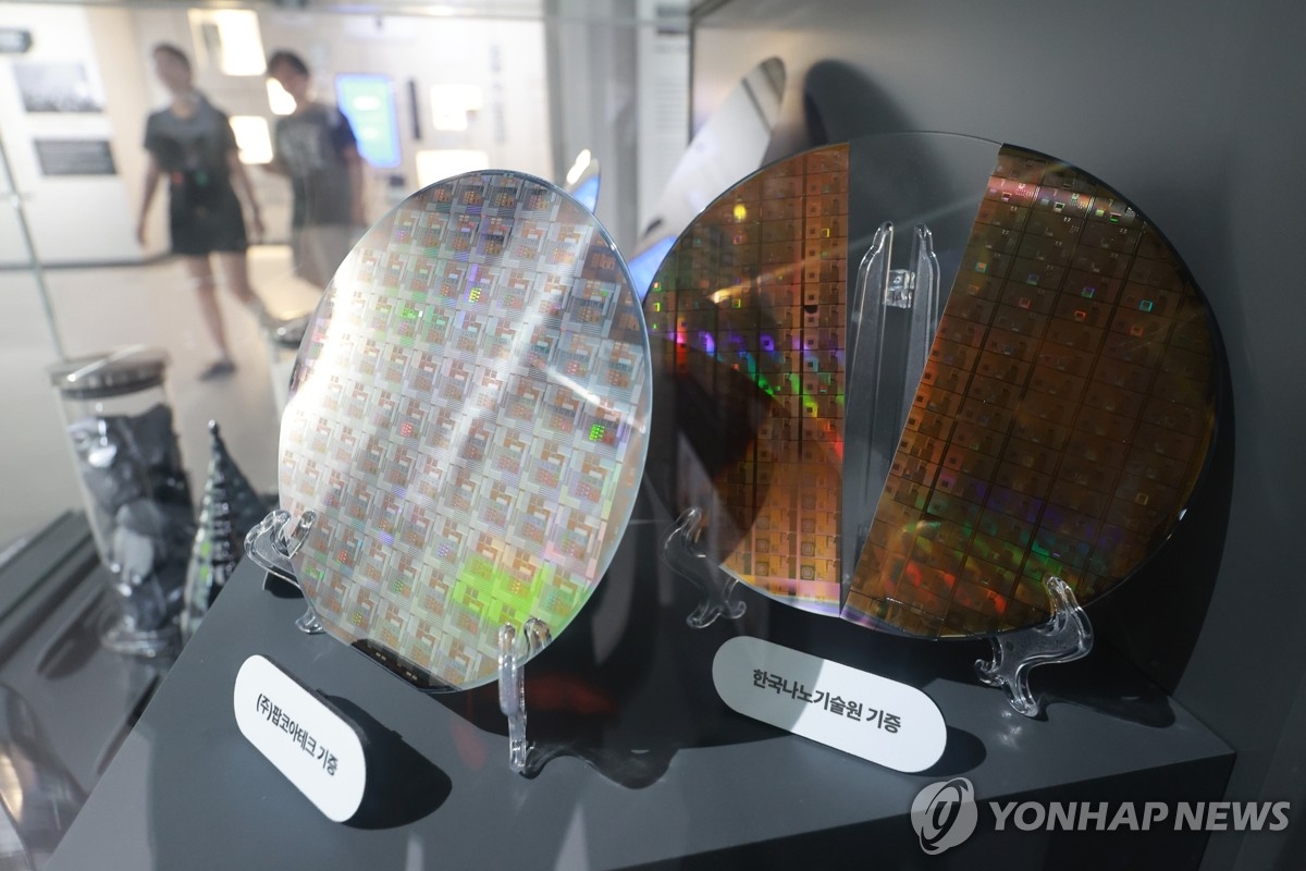 스마트폰·PC, 美 고율관세 직격탄 우려…삼성·하이닉스 '긴장'
