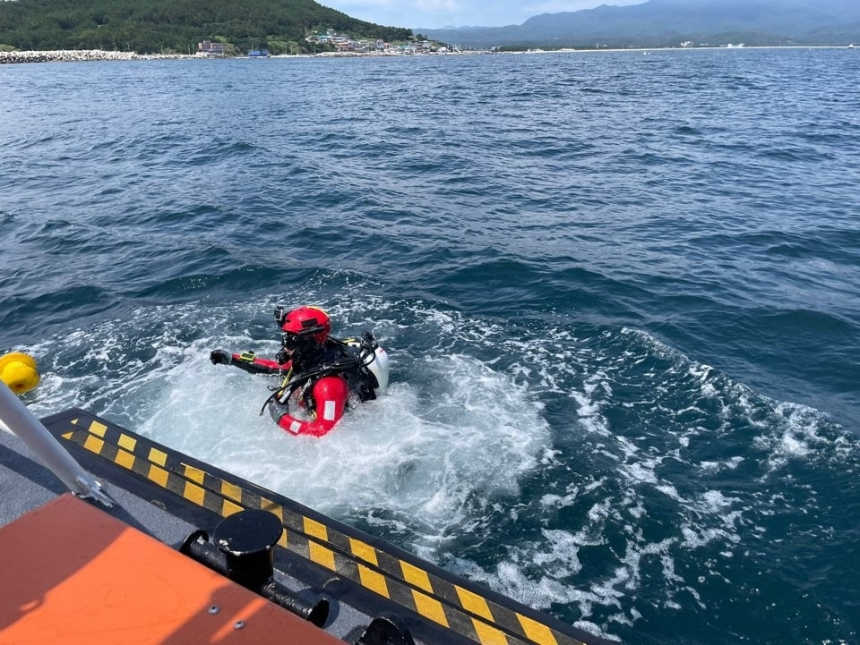  영덕 앞바다서 잠수작업 중 실종된 60대, 심정지 상태로 발견