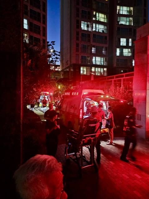  서울 아파트 단지서 무차별 삽 폭행…60대 2명 중상