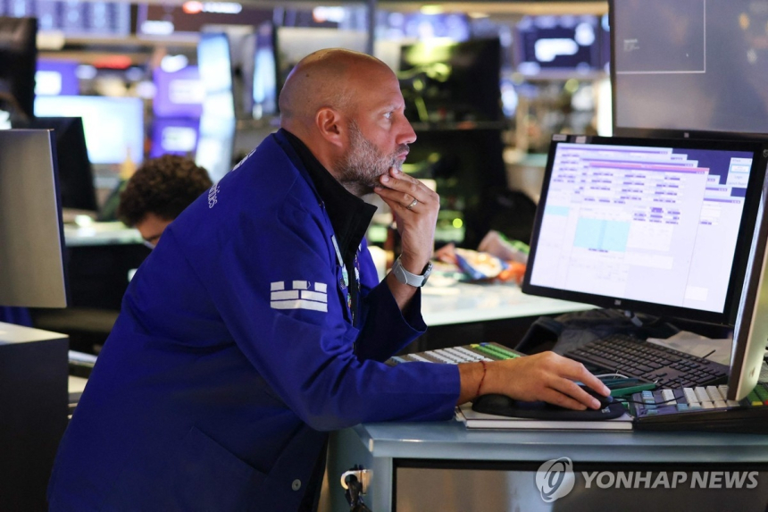 뉴욕증시 혼조… 다우 사상 최고 vs AI·반도체 줄줄이 급락