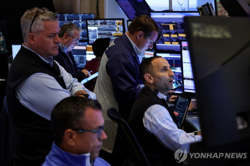 나스닥 1.46% 급락…AI 기술주 '거품론'에 조정 신호