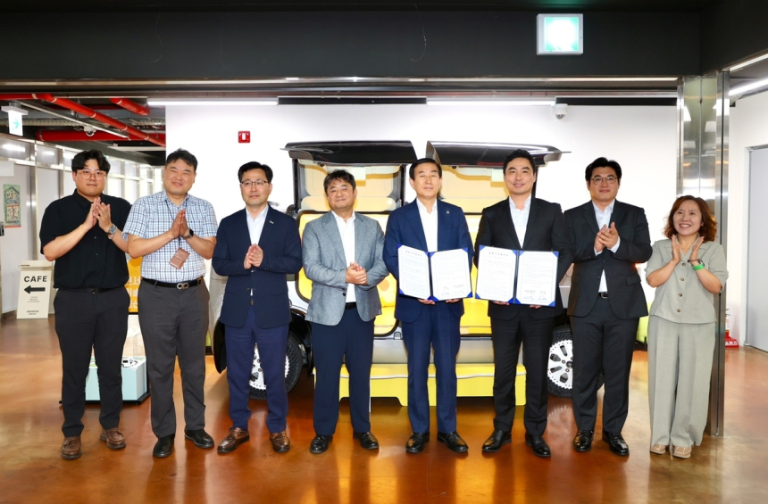  충주시, 자율주행차로 어린이 과학 교육 나선다…A2Z 자율주행차 기증