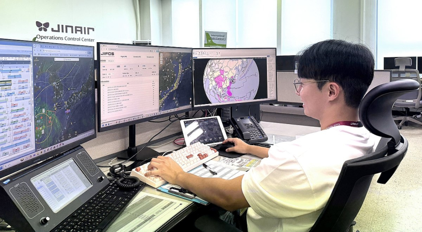  진에어, 정비비 폭탄에 423억 적자…하나증권 '목표주가 하향'