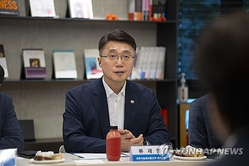  배리어프리 키오스크 확대 논의…정부, 디지털포용법 앞두고 지원책 검토