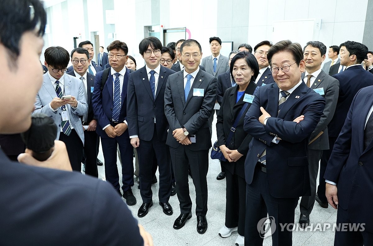 대통령 직속 'AI 전략위원회' 출범… 한국, 인공지능 3대 강국 노린다