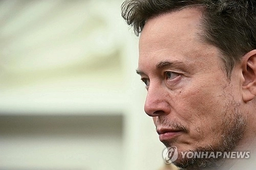 머스크의 xAI, 임원 줄퇴사에 '경영 리스크' 부각…AI 제국 균열 조짐