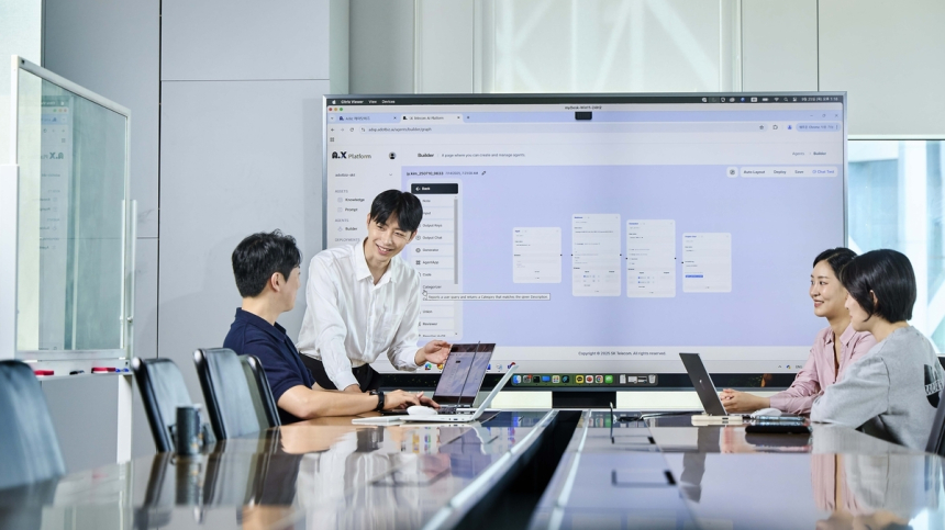 SK텔레콤, 전 계열사에 AI 도입… '1인 1에이전트' 시대 연다