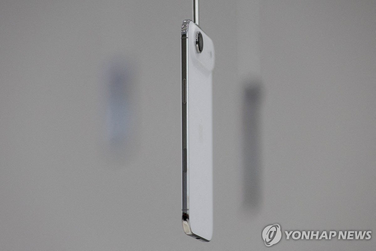 초슬림 아이폰 에어, 中 출시 지연…eSIM 규제에 막혔다