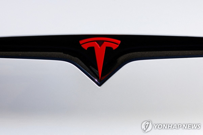  테슬라, 美 전기차 점유율 8년 만에 30%대 추락…경쟁 심화 직격탄