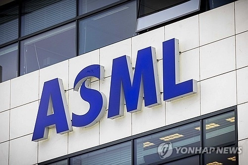 ASML, 프랑스 AI 유망주 '미스트랄'에 2조 투자…유럽판 챗GPT 키운다