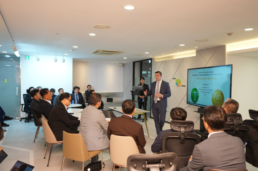  테더(Tether), 보하인스 CEO 