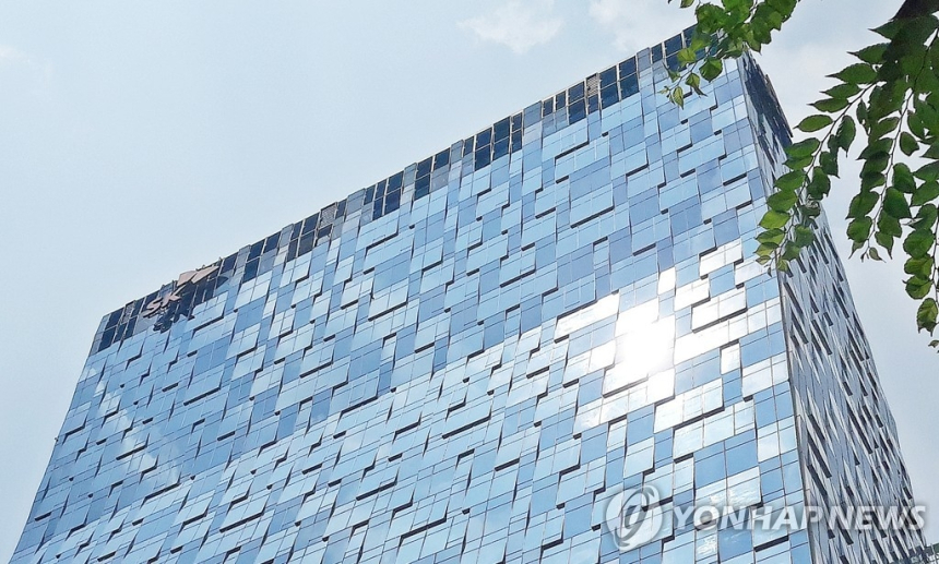  SK텔레콤, 오픈AI와 손잡는다…챗GPT 플러스 한국 단독 프로모션 시작