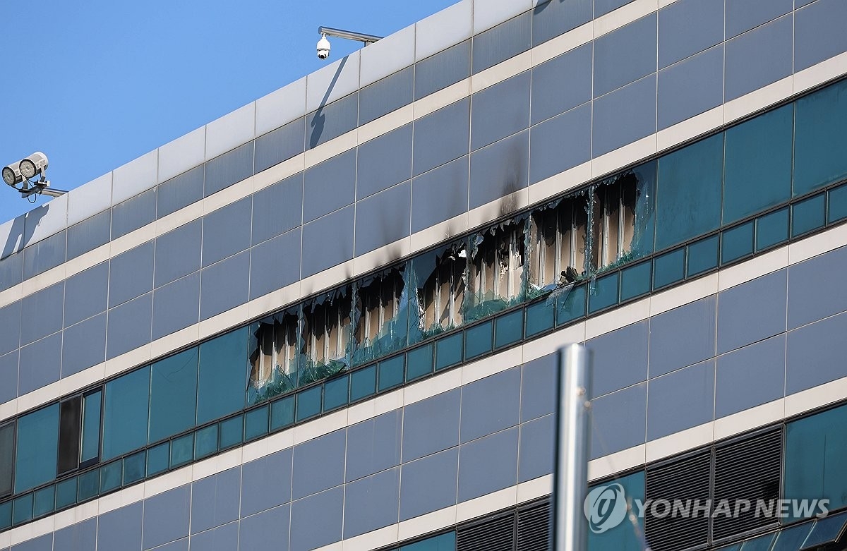 국가 전산망 화재에 경남 행정 시스템 '셧다운'…민원 마비 이어 복구 중 / 연합뉴스 