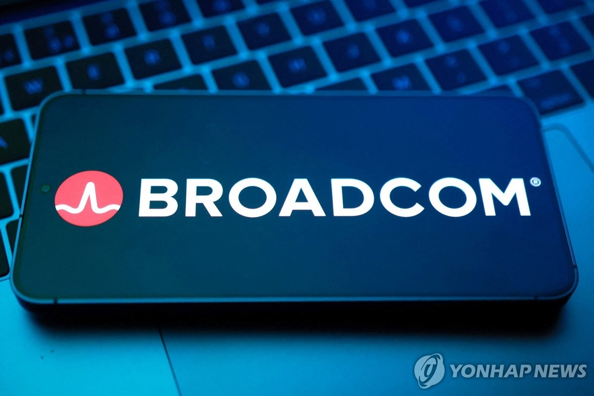 브로드컴, AI 수요에 '깜짝 실적'…엔비디아 대항마 될까