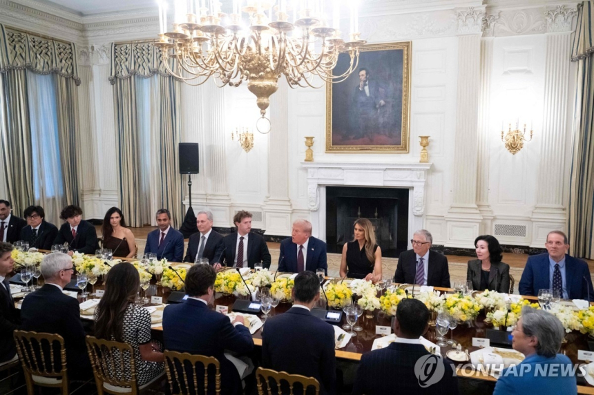  AI·반도체 빅샷들, 트럼프 만찬 집결…“5천억 달러 투자 감동”