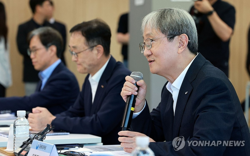  금감원장, 빅테크에 경고… '금융업 수준의 책임·보안 요구'