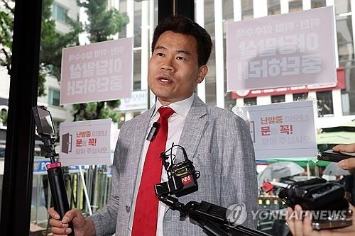  전한길 '유튜브 수익 중단은 언론 탄압'…구글 조치에 정치적 반발 확산