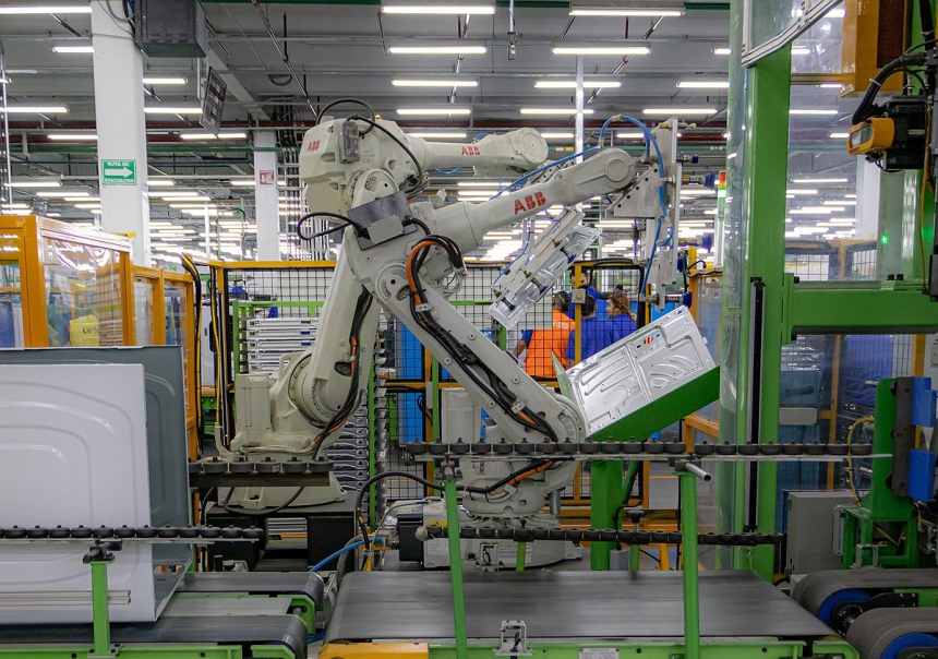  제조 AI 70% 도입·반도체 1,700억 달러 수출…정부, '첨단 산업 강국' 청사진 제시