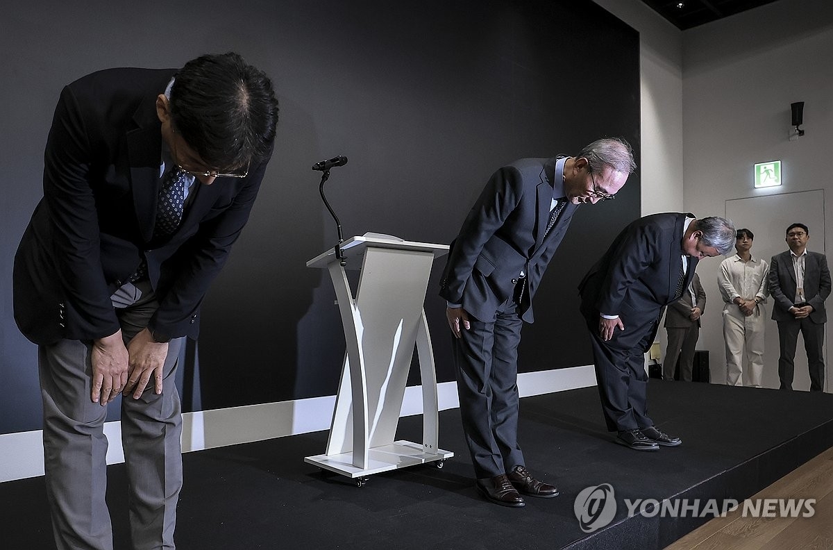 KT, 무단 소액결제 사과에도 주가 하락 지속…투자자 불신 확산